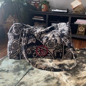 BRAND NEW Vera Bradley Medium Travel Bag